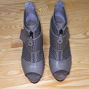 Simply Vera Wang Peep-Toe Plat. Shoes, Sz. 6 1/2